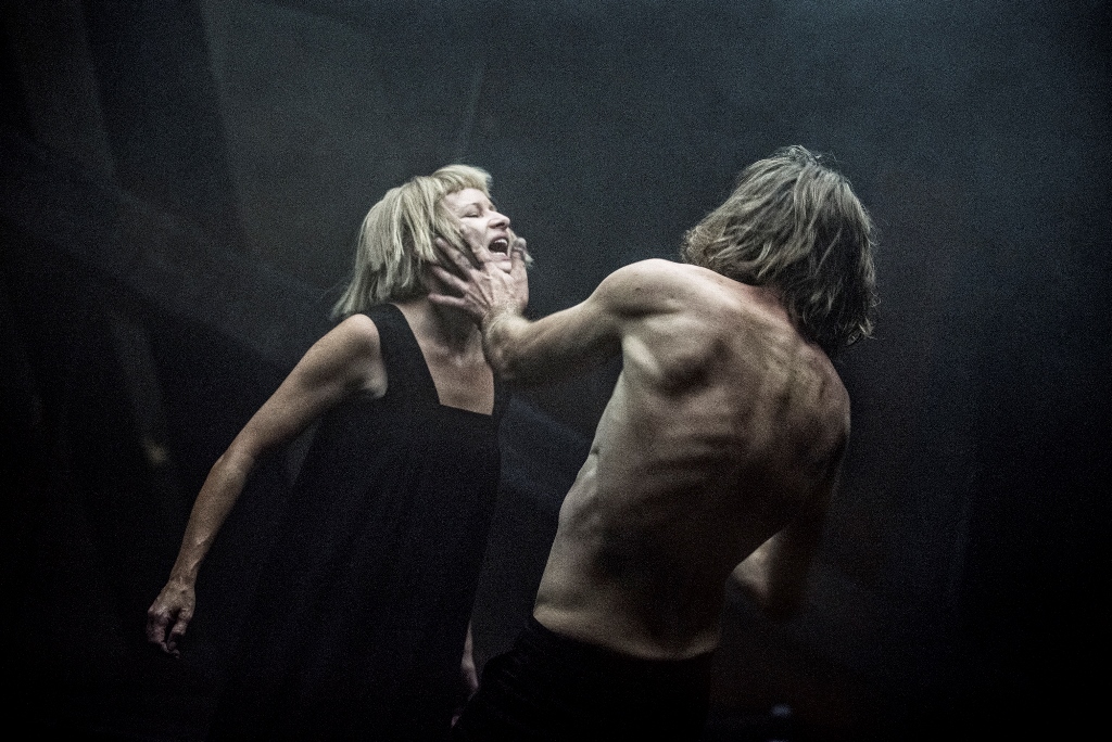Małgorzata Kożuchowska (Joanna), Karol Pocheć (Suryn). Fot. Magda Hueckel Małgorzata Kożuchowska (Joanna), Karol Pocheć (Suryn). Fot. Magda Hueckel
